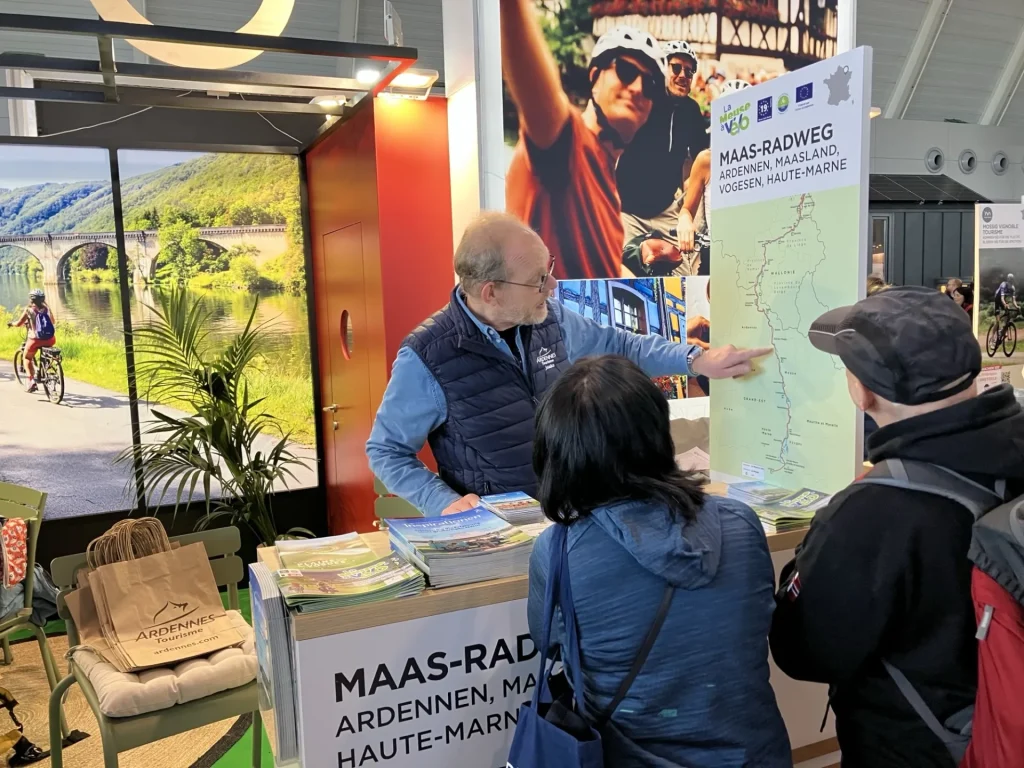 Stand de la Meuse à Vélo avec Jauko Rappel de l'ADT des Ardennes au Salon CMT Fahrrad & Wandern 2025 en Allemagne à Stuttgart