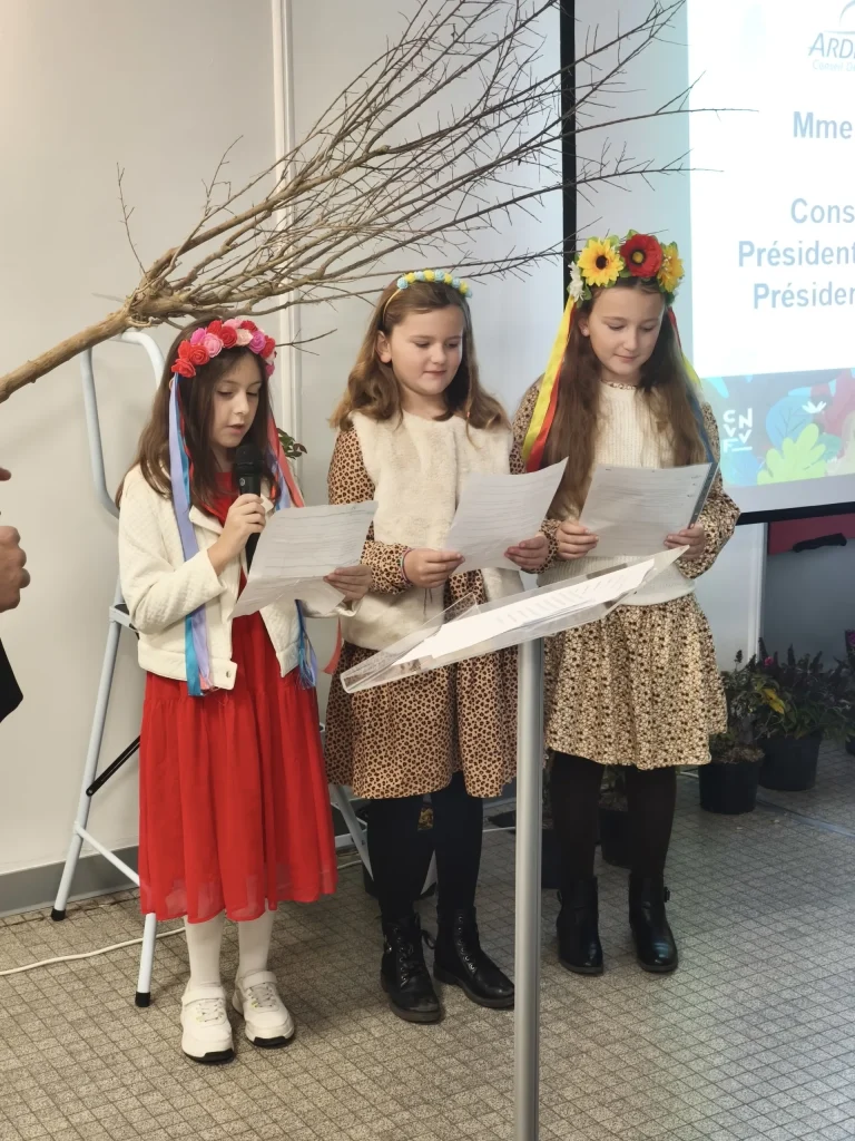 Coline, Masha et Candice lors de la cérémonie des prix départementaux 2025 VVF à Coucy dans les Ardennes