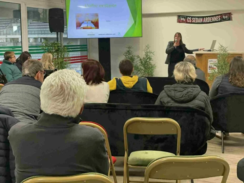 intervention d'Amélie Wateau ADT des Ardennes sur les hébergements insolites lors de la 1ère édition Bouge ton exploitation organisée par la Chambre d'agriculture des Ardennes