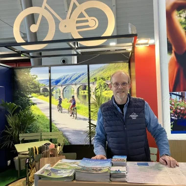 Stand de la Meuse à Vélo avec Jauko Rappel de l'ADT des Ardennes au Salon CMT Fahrrad & Wandern 2025 en Allemagne à Stuttgart