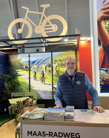 Stand de la Meuse à Vélo avec Jauko Rappel de l'ADT des Ardennes au Salon CMT Fahrrad & Wandern 2025 en Allemagne à Stuttgart