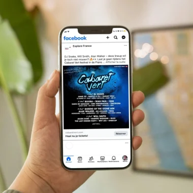 campagne meta pour le Cabaret Vert - ADT des Ardennes et Atout France Pays Bas 2025 - vue d'un téléphone portable avec la campagne Cabaret Vert