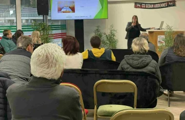 intervention d'Amélie Wateau ADT des Ardennes sur les hébergements insolites lors de la 1ère édition Bouge ton exploitation organisée par la Chambre d'agriculture des Ardennes