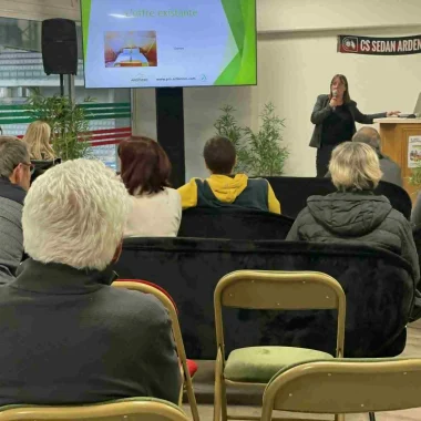intervention d'Amélie Wateau ADT des Ardennes sur les hébergements insolites lors de la 1ère édition Bouge ton exploitation organisée par la Chambre d'agriculture des Ardennes